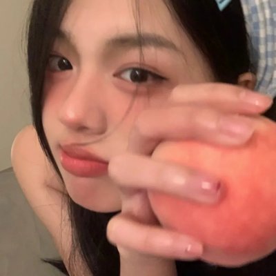 穿黄睡衣的女孩